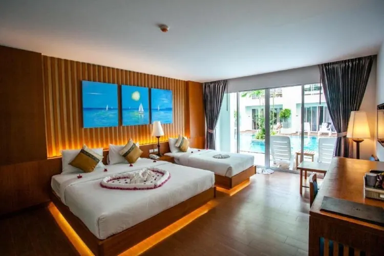 ห้องดีลักซ์เชื่อมกับสระว่ายน้ำ