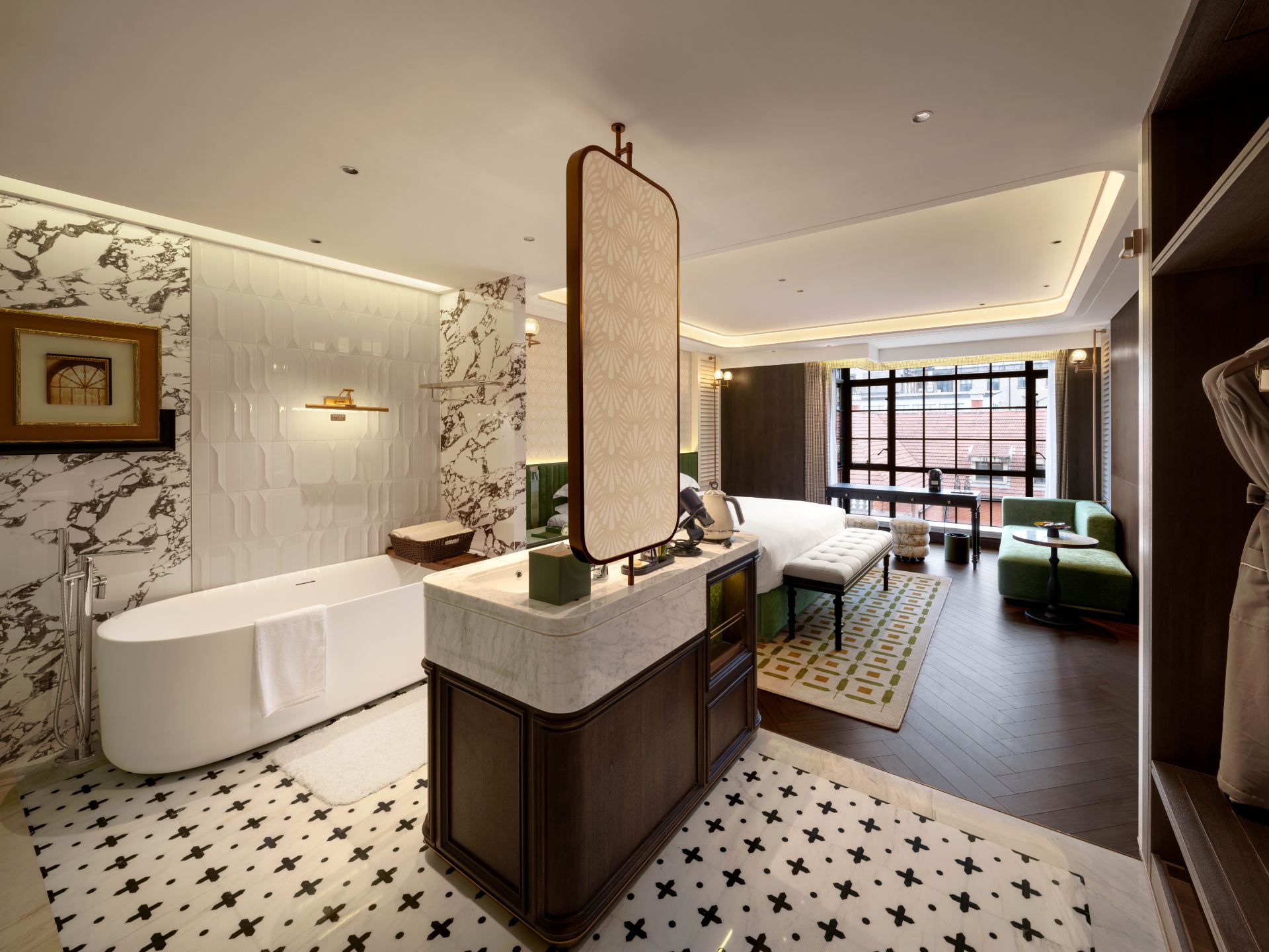 Century Clock Tower Shanghai Modern View Tub Double Bed Room