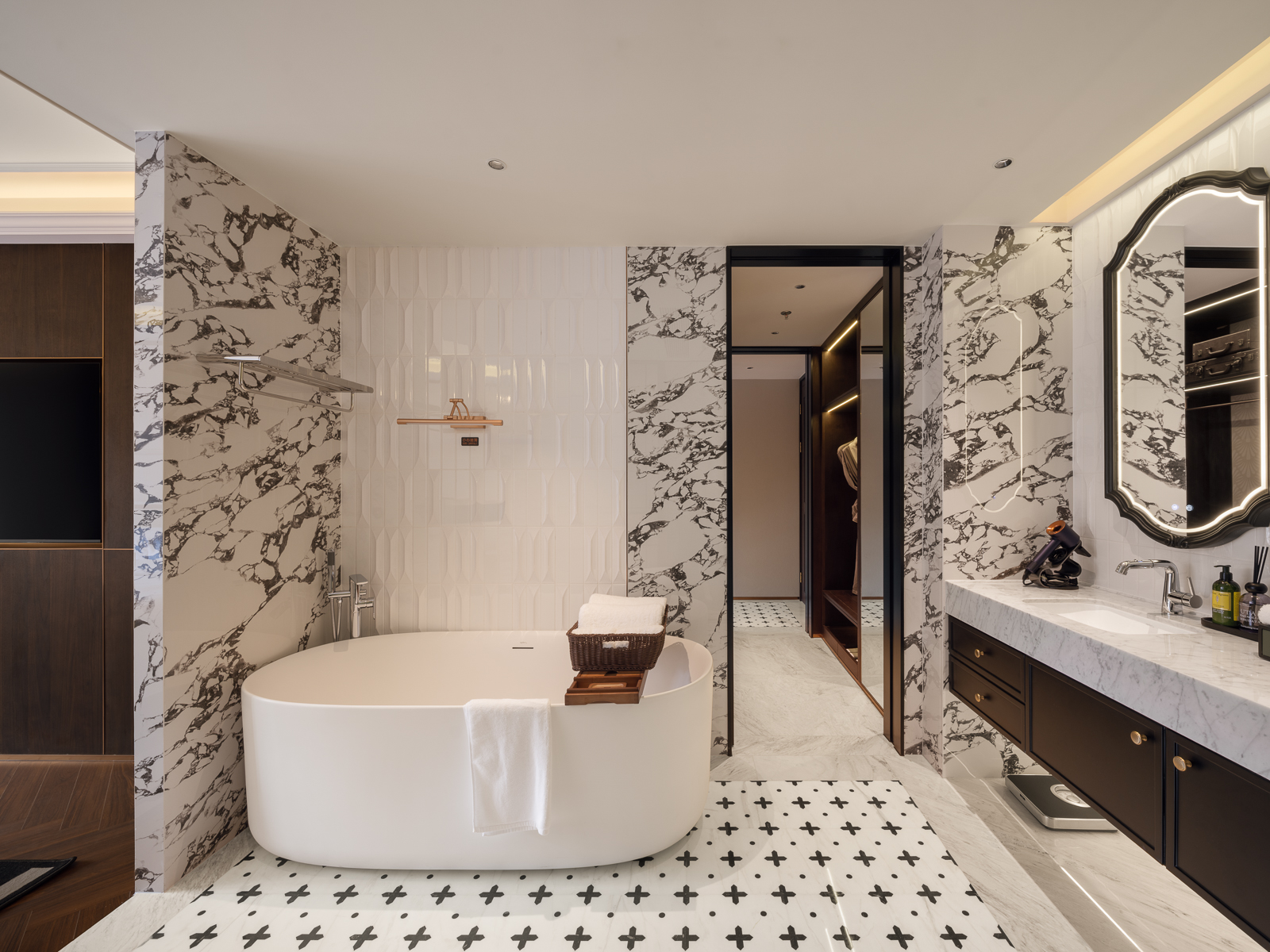 Exclusive Modern Shanghai Style Two-Bathroom Open Bath Tub Suite