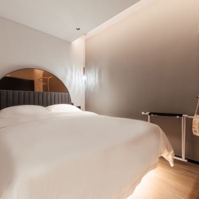 舒適大床房-酒店提供自助洗衣房