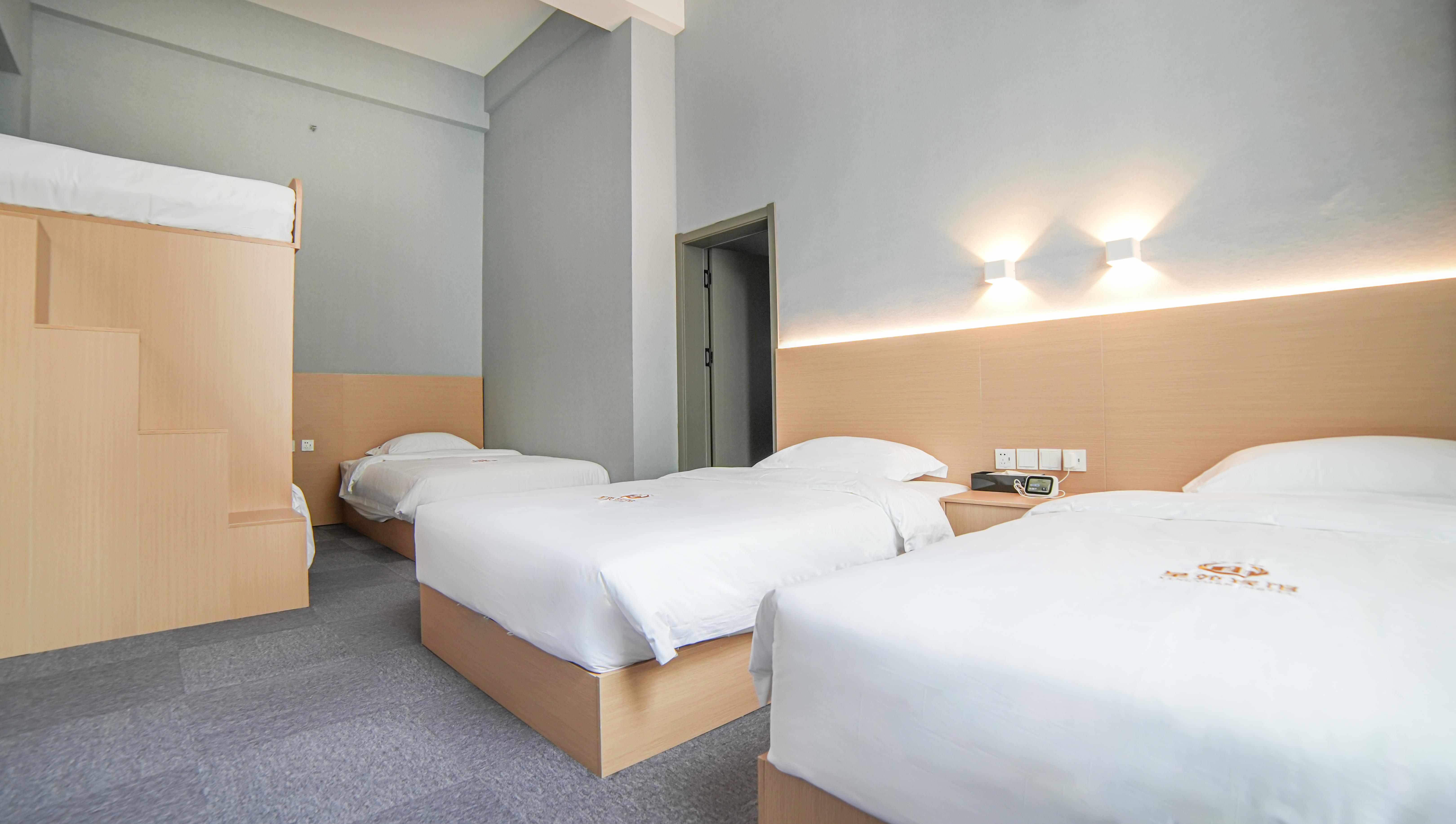 兄弟团战五人间[技嘉RTX4070显卡+i5十二代cpu+32寸2k分辨率+144hz高刷电竞大屏]