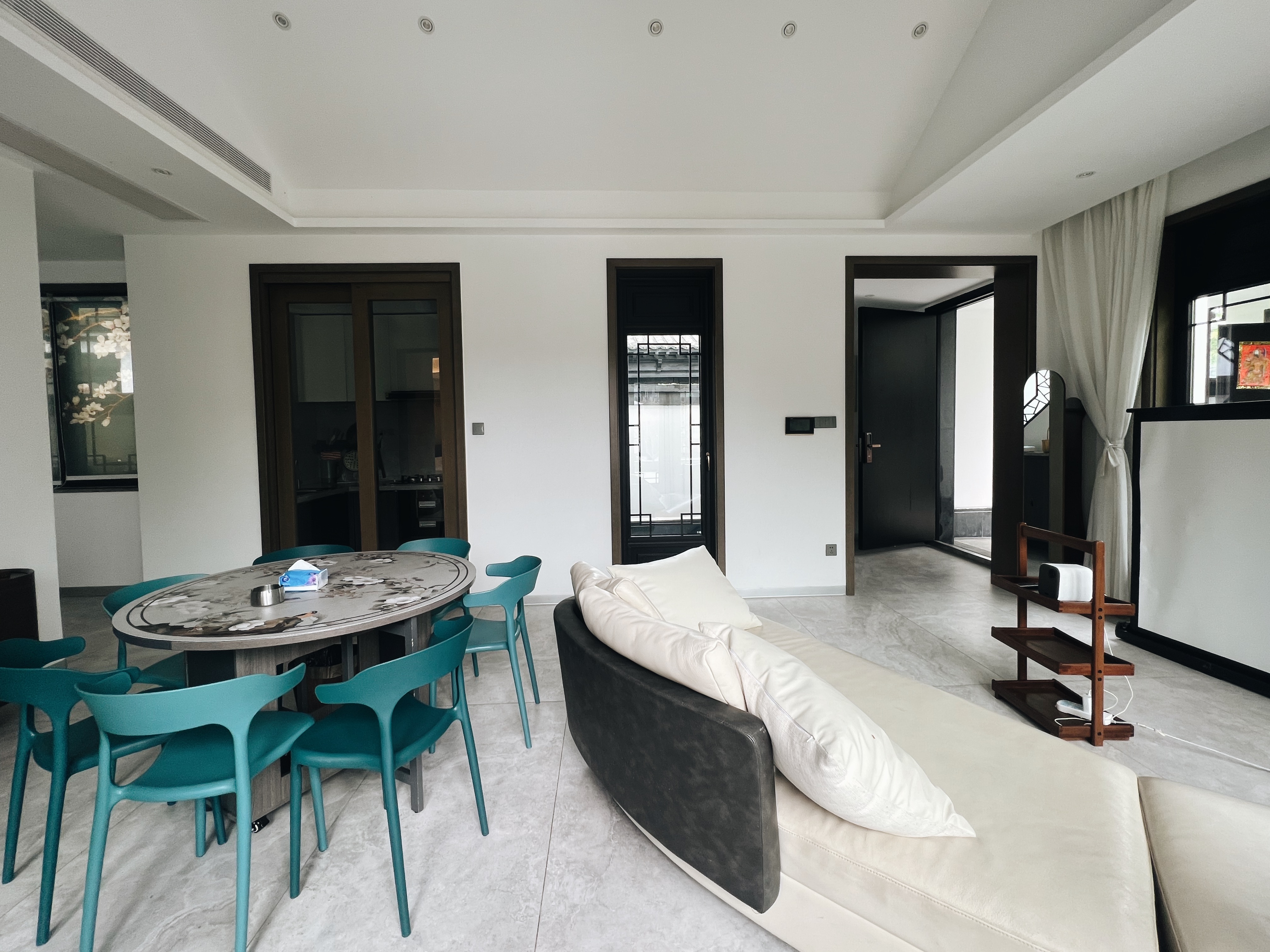 豪华四卧三衞影音花园别院