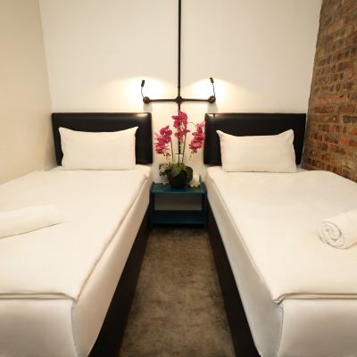 Atari Twin Without Window Kupon Suite 18 Boutique Hotel - Hostel