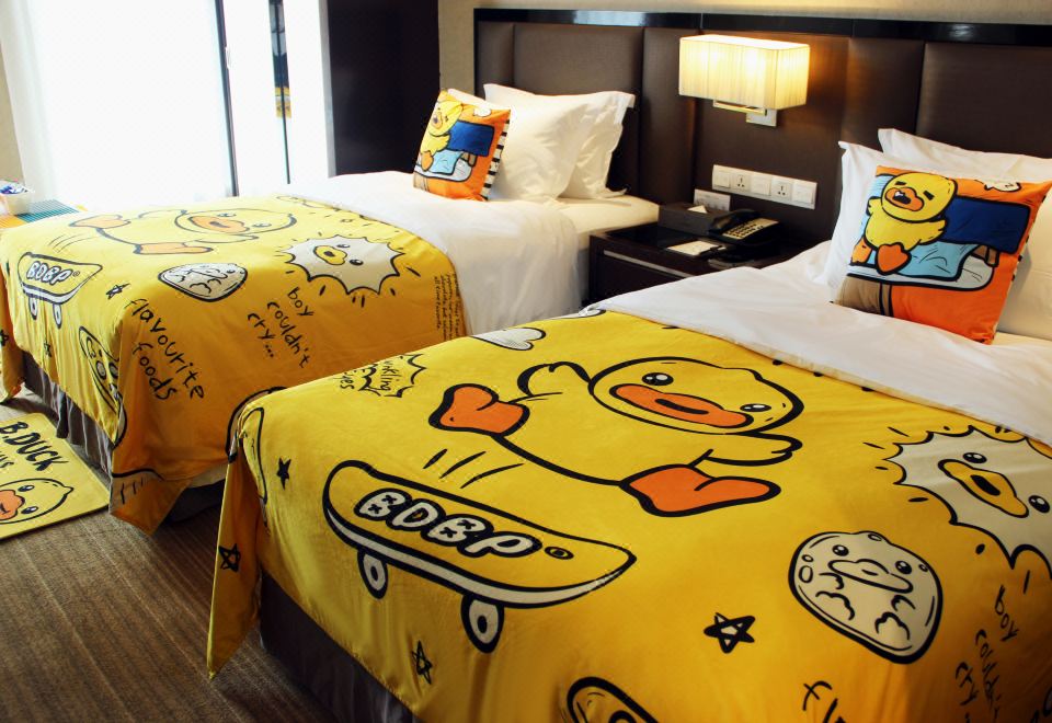 Rising Butterfly Hotel, Chengdu TaiKoo LiB.Duck-Themed Room With Children's Amenities