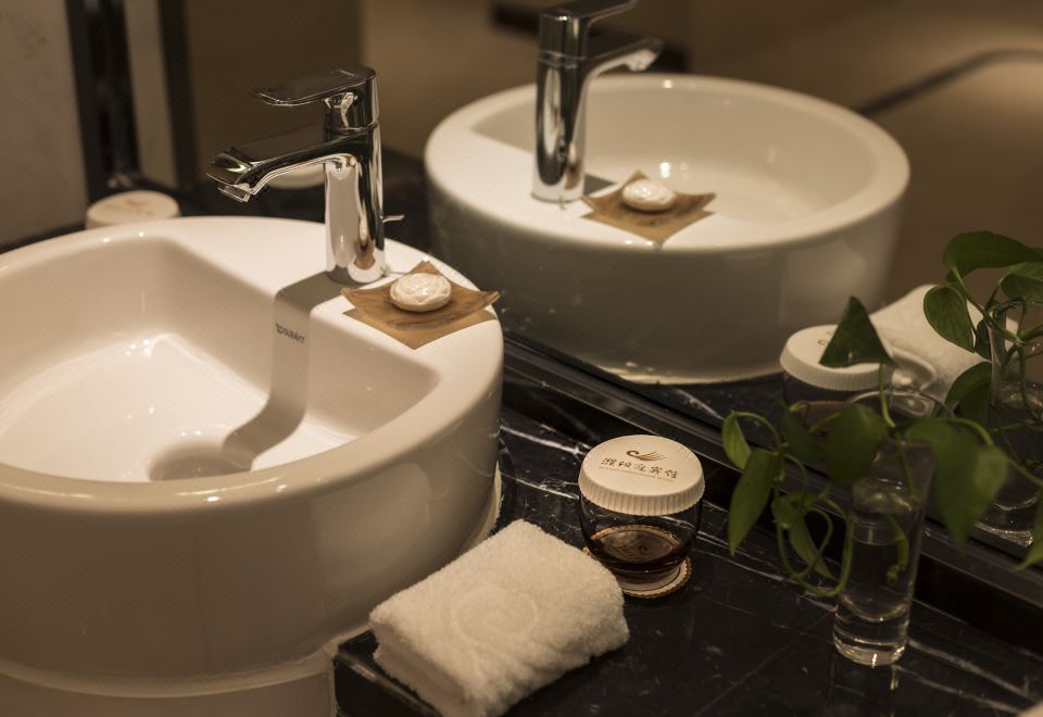 豪華雙床房（全景落地窗盡觀庭院景色+智能客控）