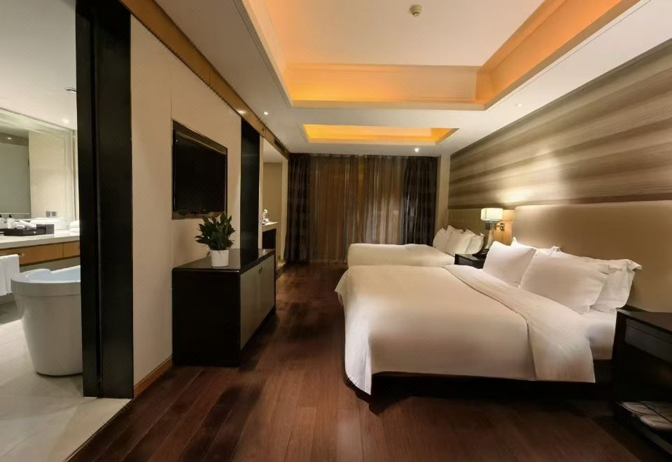 Lia! By Minyoun Chengdu Rezen Hotel (Chunxi Taikoo Li Store)Tranquil Quadruple Suite (Two Double Beds, Double Vanity, Bar, Bathtub)