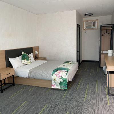 Deluxe Queen Room（2person) Jasper Motor Inn Promo Code