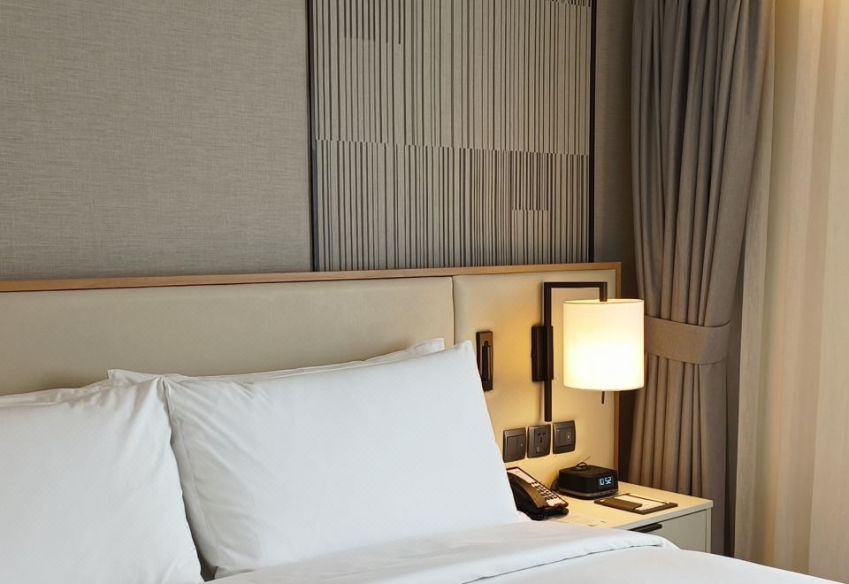 Marriott Executive Apartments Bangkok, Sukhumvit 50One-Bedroom King Suite With Balcony And City View