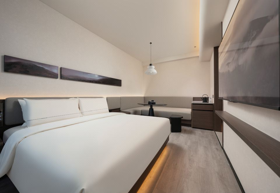 深睡尊享大床房（一键深睡+智能客控+65寸投屏电视）