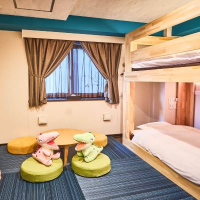 カジュアル4 （2段ベッド×2台） ホテルバリアンリゾートなんば道頓堀店 クーポン