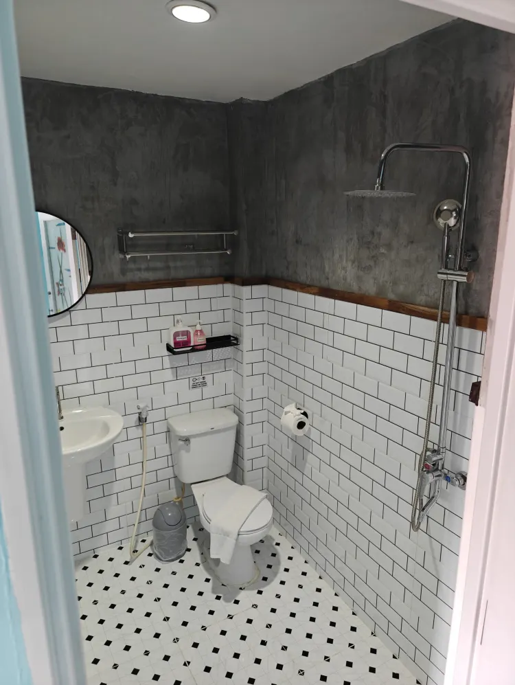 ห้องพรีเมี่ยมพร้อมระเบียง(เตียงควีนไซส์)