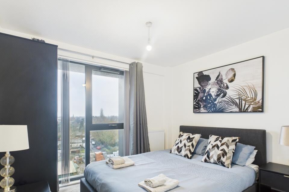 SevenStays Ashford - 2BR Luxury ApartmentsTwo-Bedroom Apartment