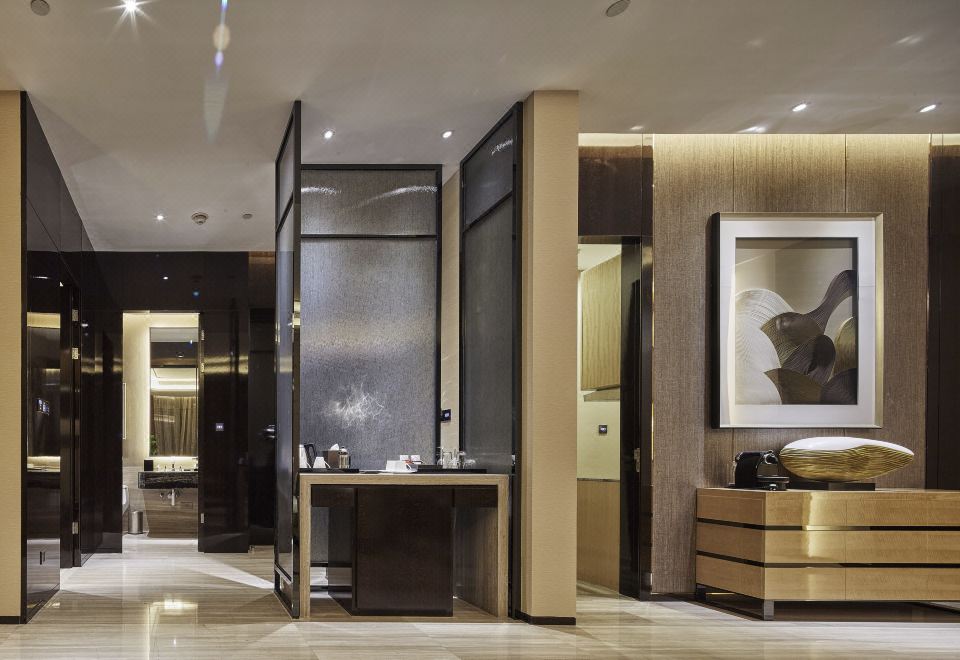 董事套房（跑步機、智能馬桶、獨立客廳、衣帽間）