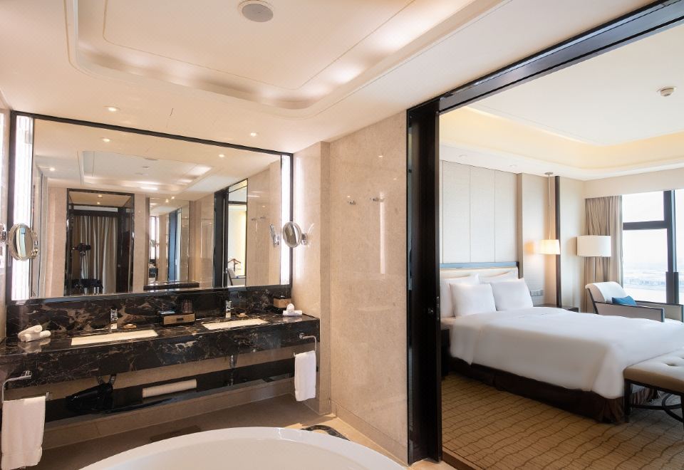 郡雅單臥套房（超大圓形浴缸?獨立會客廳）