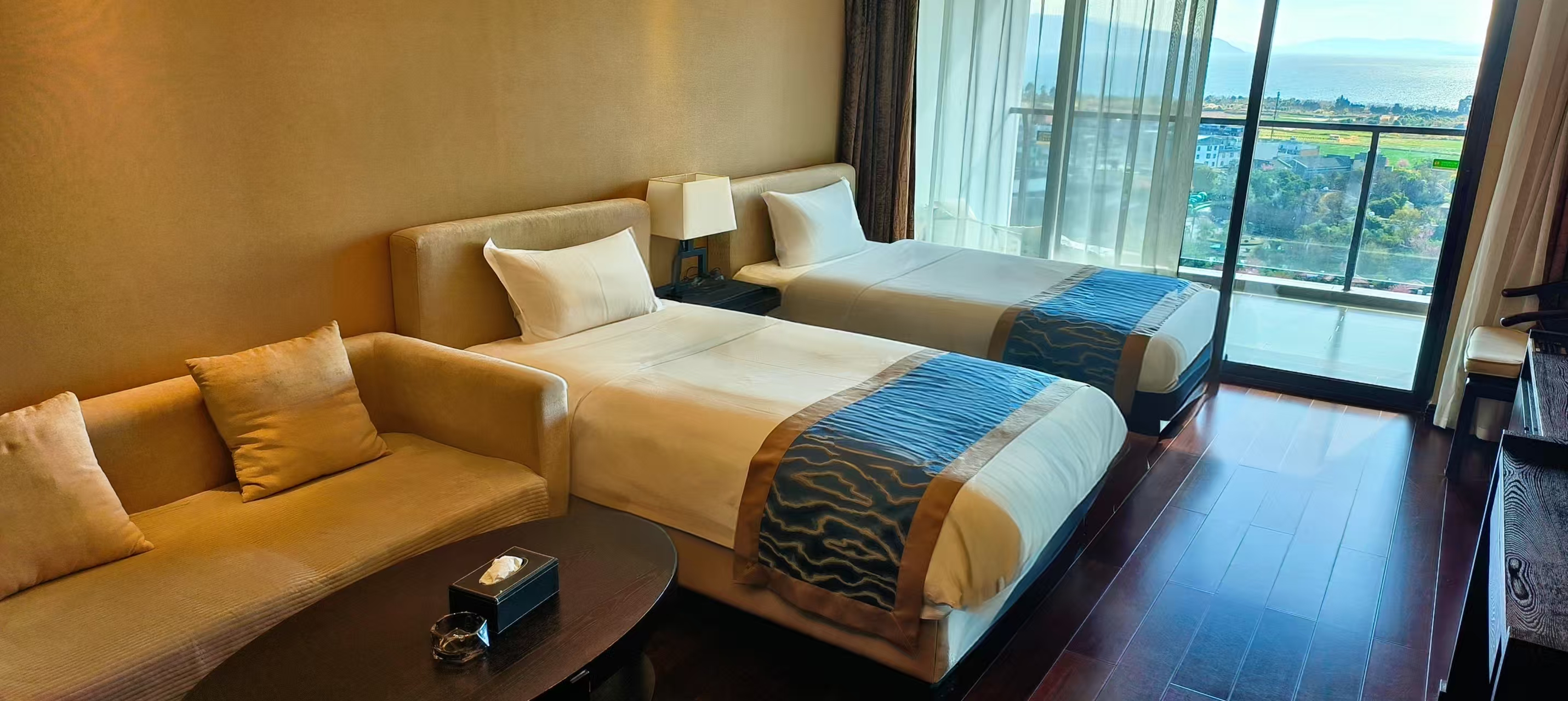 暮云·正湖景露台双床房