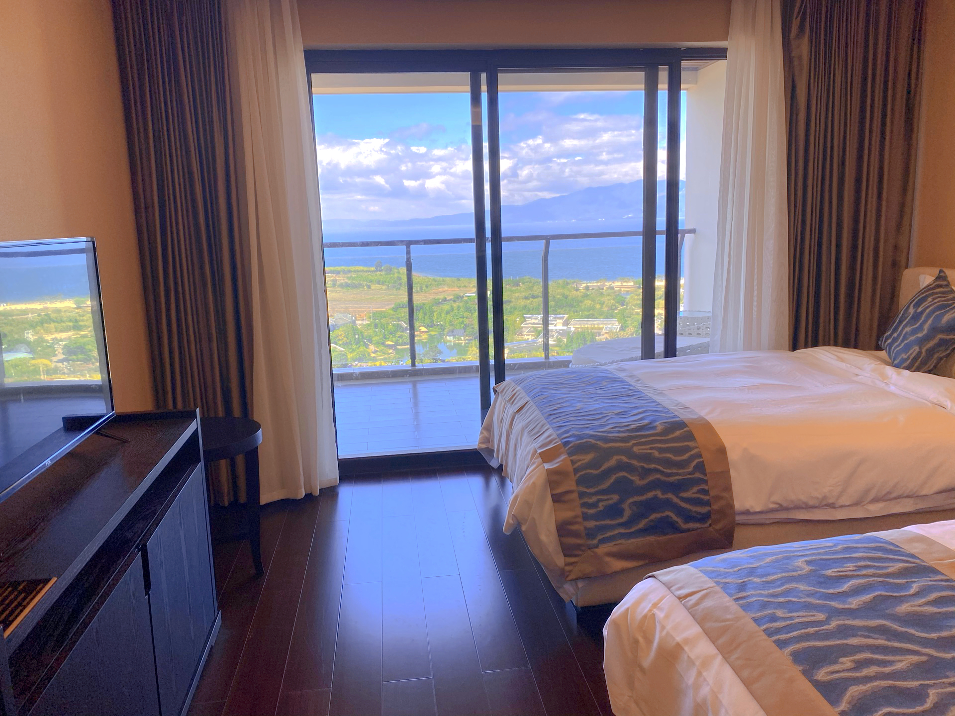 暮云·正湖景露台双床房