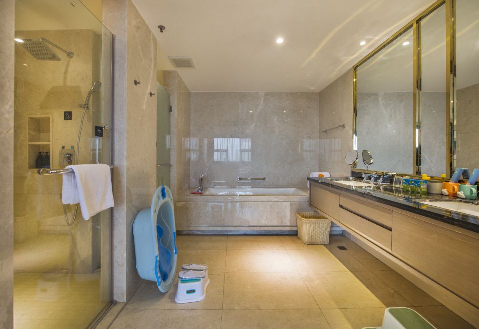 Yangjiang Jiangcheng Junyi Square Atour X HotelJimu Family Room (Mini Fridge + Extra-Large Bathtub + Sofa)