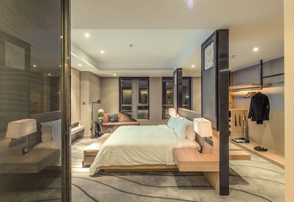 畅享河景家庭联通套房