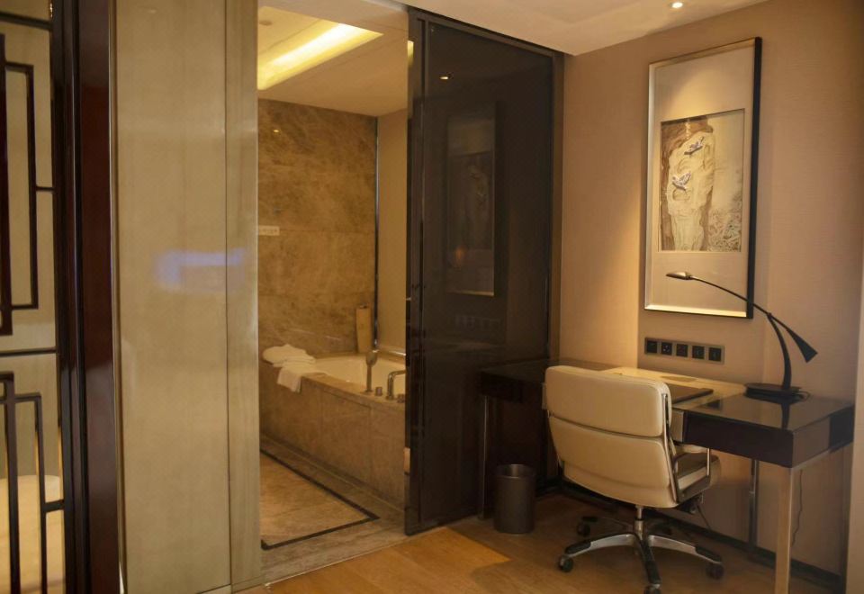 Wanda Realm FuyangElegant Queen Room