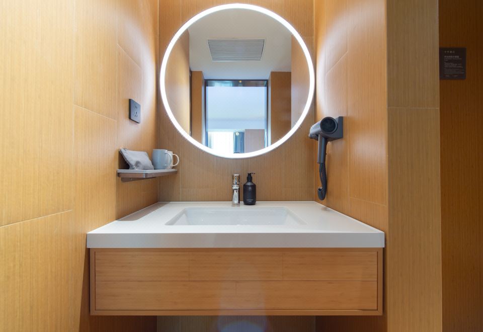 大床房A（小冰箱+65寸投屏電視）