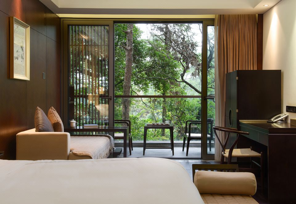 Hongzhushan Hotels & Resorts Chanyi ShanjuPine Forest Double Bed Room With Hot Spring (In-Room Hot Spring)