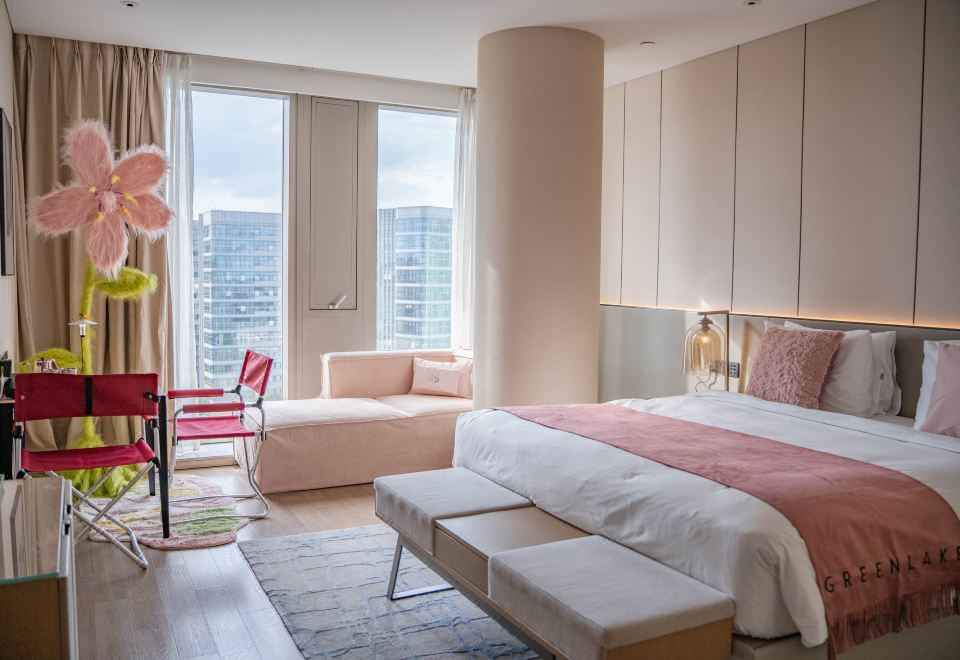 城市探趣主題豪華大床房