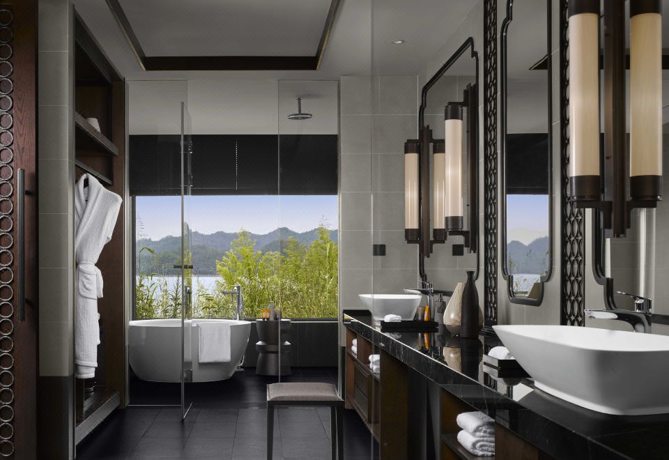 瀛山居湖景四臥泳池院墅