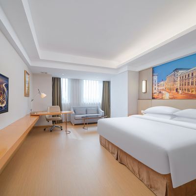 豪華大床房 維也納國際飯店（湛江萬達廣場店）優惠