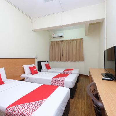 Suite Bertiga Kupon OYO 1105 Hotel 75