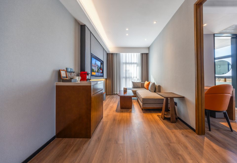 UrCove by Hyatt Beijing Tiantan Hospital Advanced Business ParkExecutive Suite