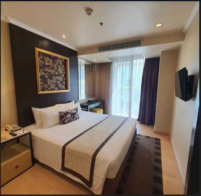 Admiral One-Bedroom Plus