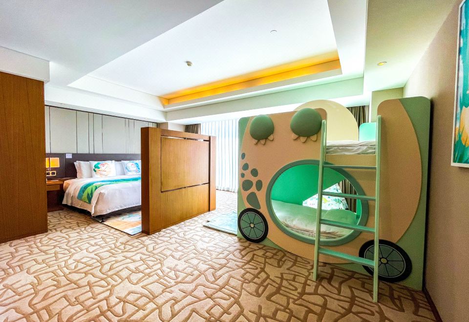 Swiss Grand NanchangDinosaur Fantasy Egg Family Suite