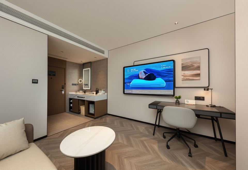 雅致大床房（深睡床枕+智能客控+公区LG洗烘机）