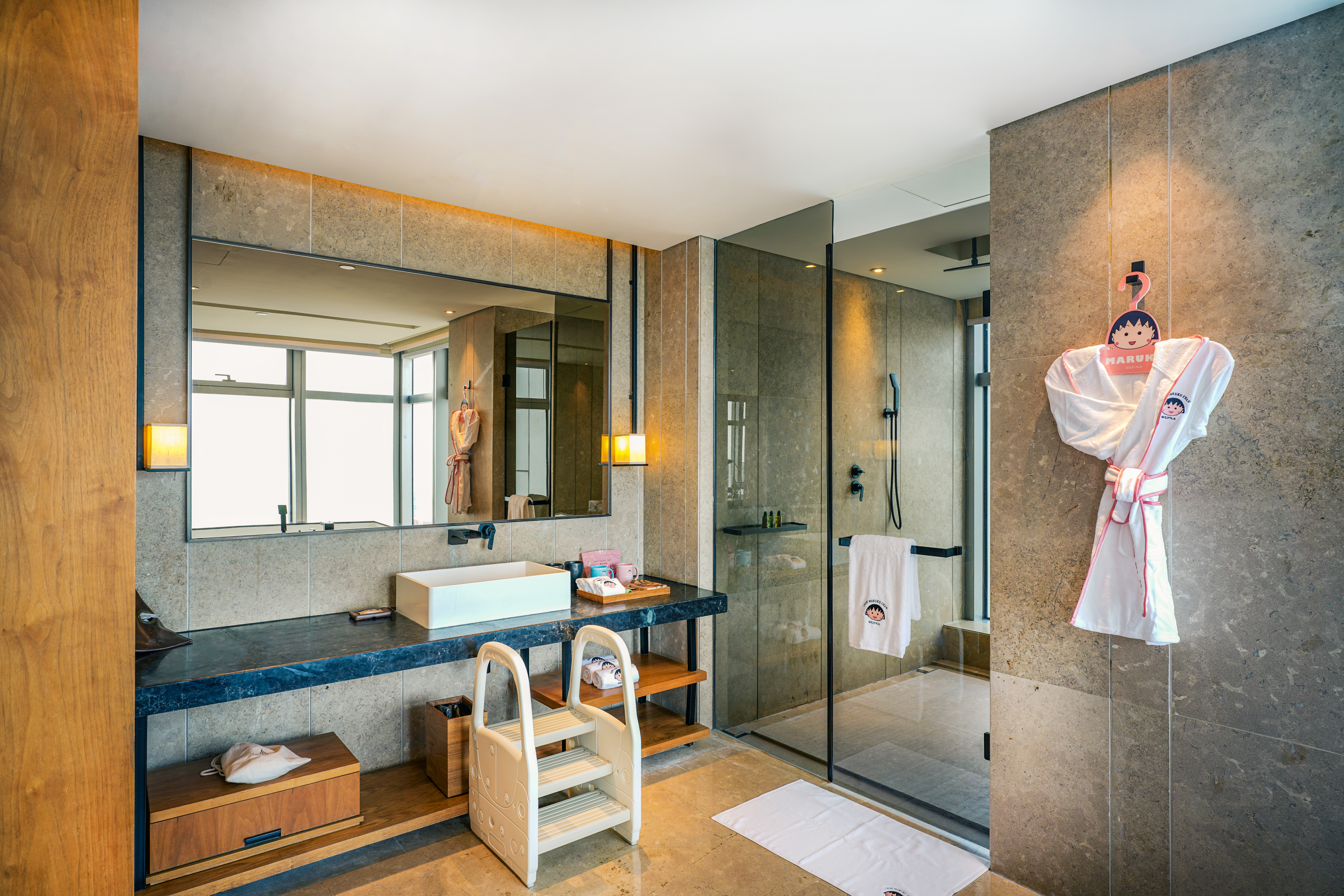 櫻桃小丸子親子主題大床房