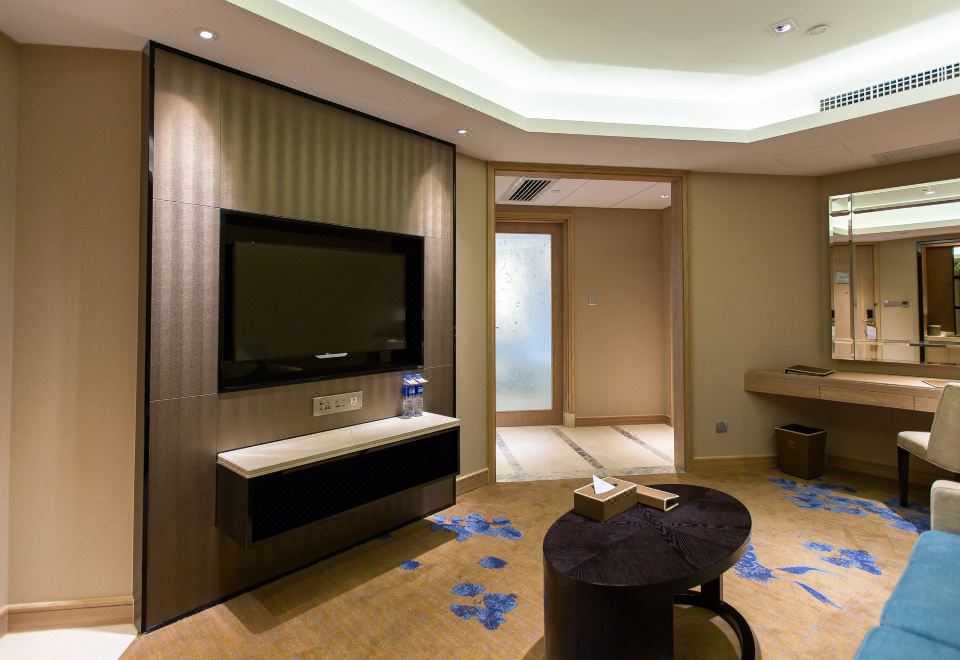 Gloria Grand Hotel JishouBusiness Suite