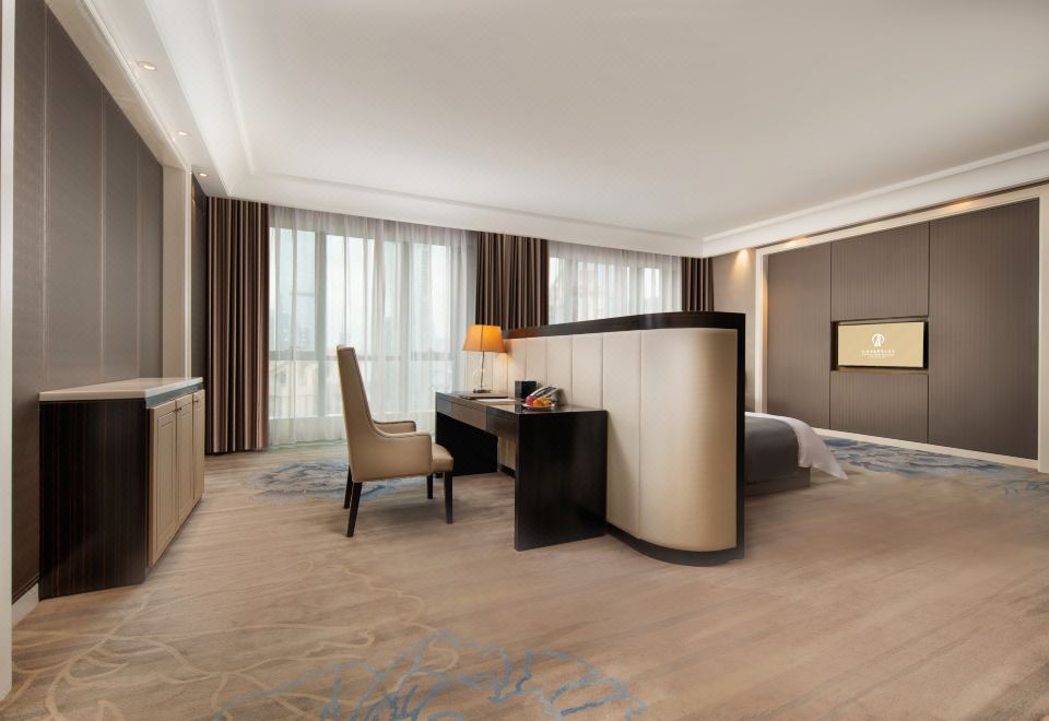 至尊行政豪華大床房-270°全景落地窗-辦公區-深泡浴缸