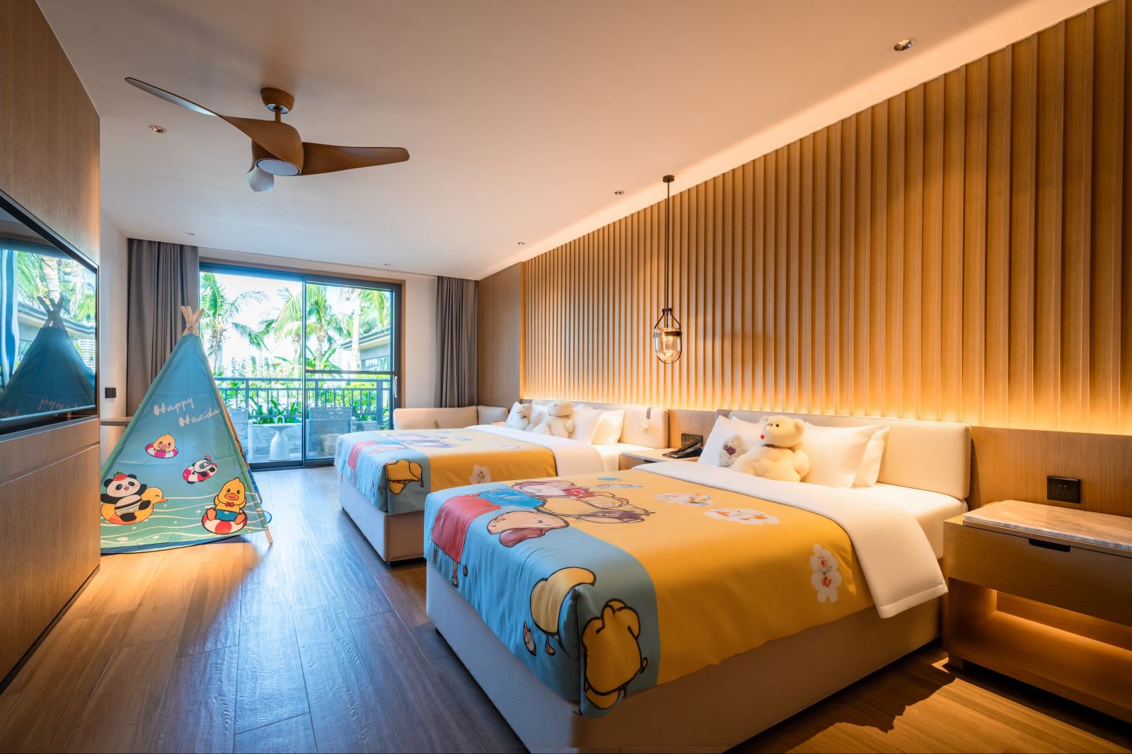 Dongrong Guest Poolside Family Room (1 Double Bed + 1 Small Bed)