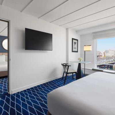 Family Room Darling Harbour View