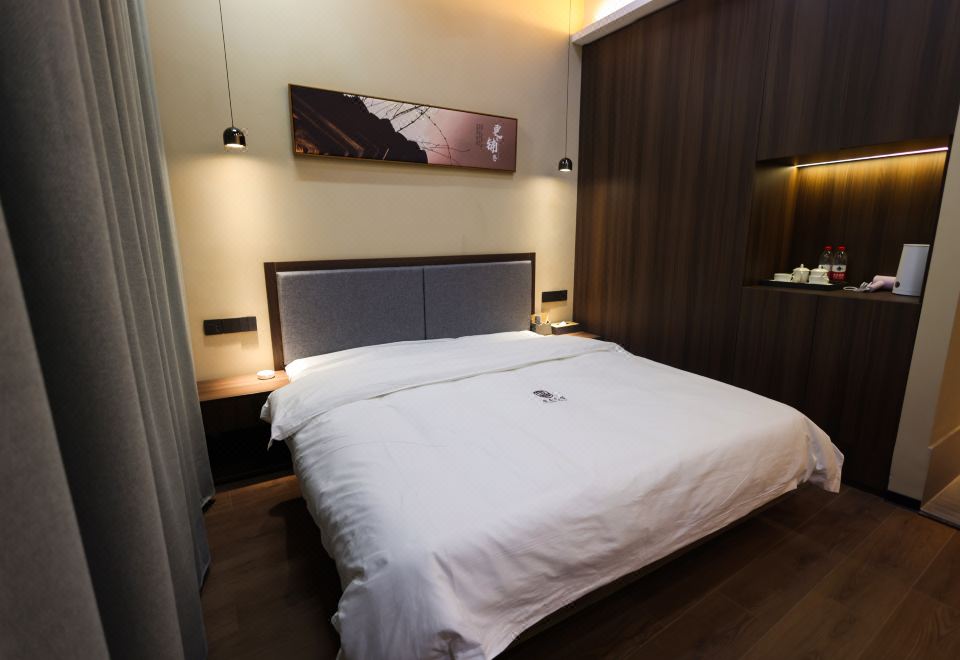 Gengpu Lane · Warm King Room 