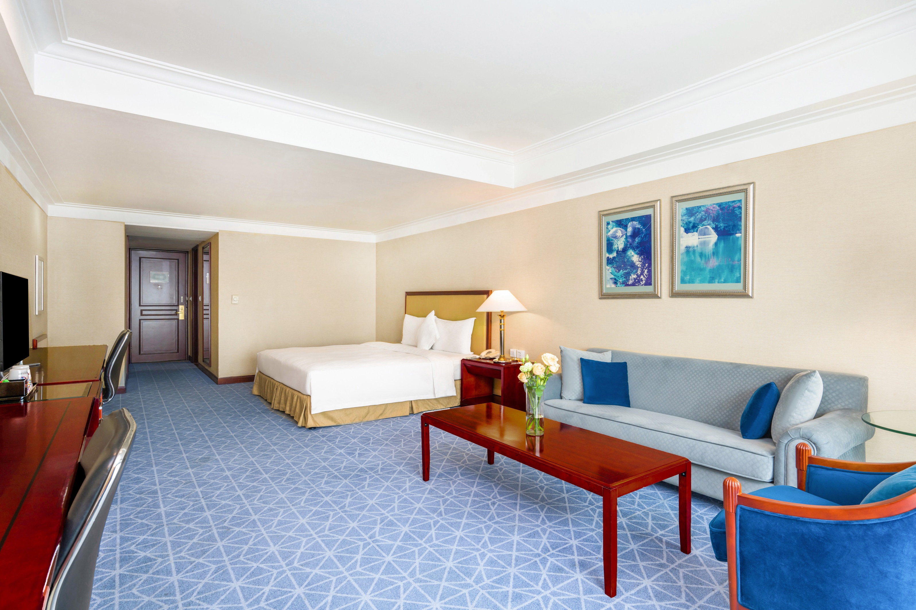 高级大床房 中庭花园