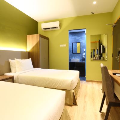 Deluxe Twin Room Kupon Hotel Zamburger Permas