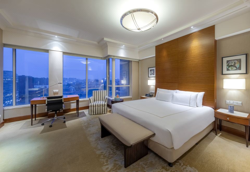 豪华城景大床房