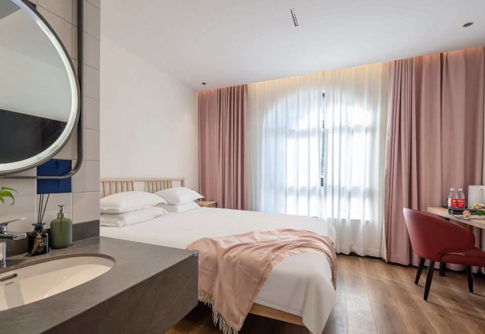 Morning·聽海輕奢大床房