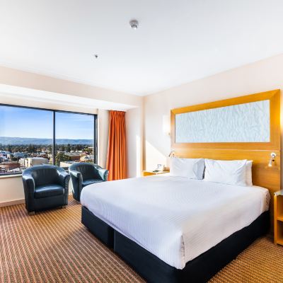 Stamford King Suite with City View