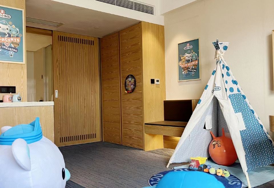 亲子房（欢乐帐篷+吸盘飞镖+躺卧沙发）