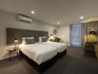 Avenue Hotel Canberra Hotels in Braddon