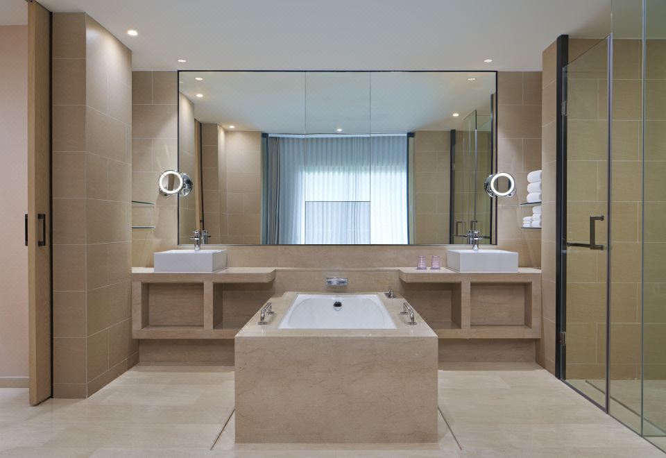 Four Points By Sheraton Guangdong Heshan FangyuanGarden View Suite With Terrace