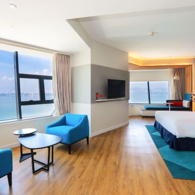 高級房 大床 海景 更大面積 廈門臨港智選假日飯店（高崎機場店）優惠