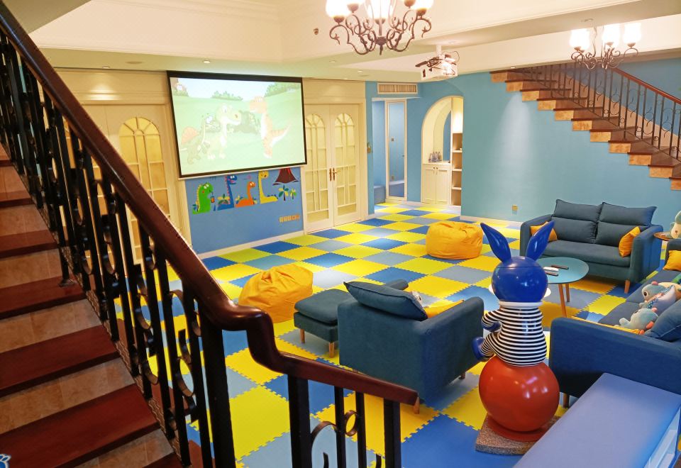 复式恐龙主题亲子双卧花园套房（带庭院）