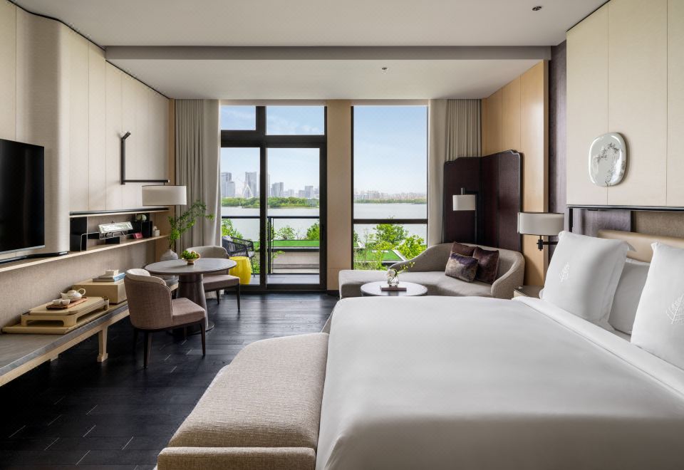 水天望湖大床房